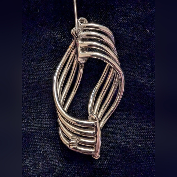 Elegant vintage silver tone broach pin S - Picture 2 of 3